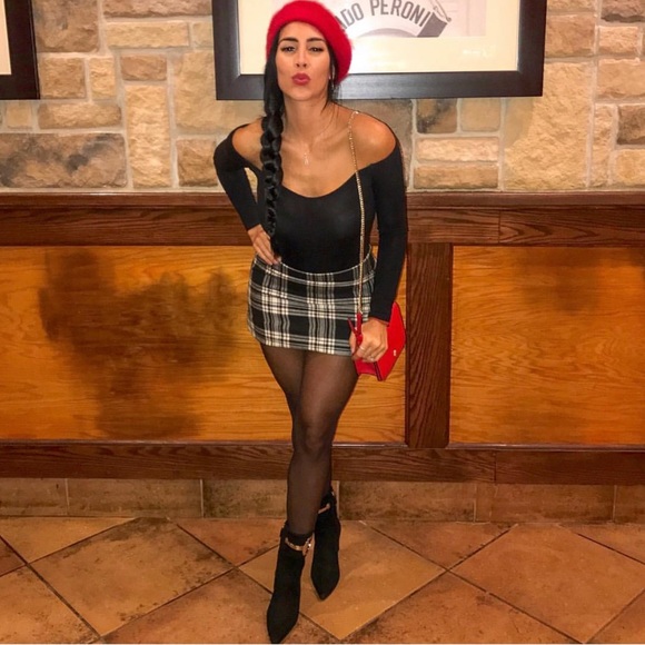 Meet your Posher, Monica - Picture 2 of 8